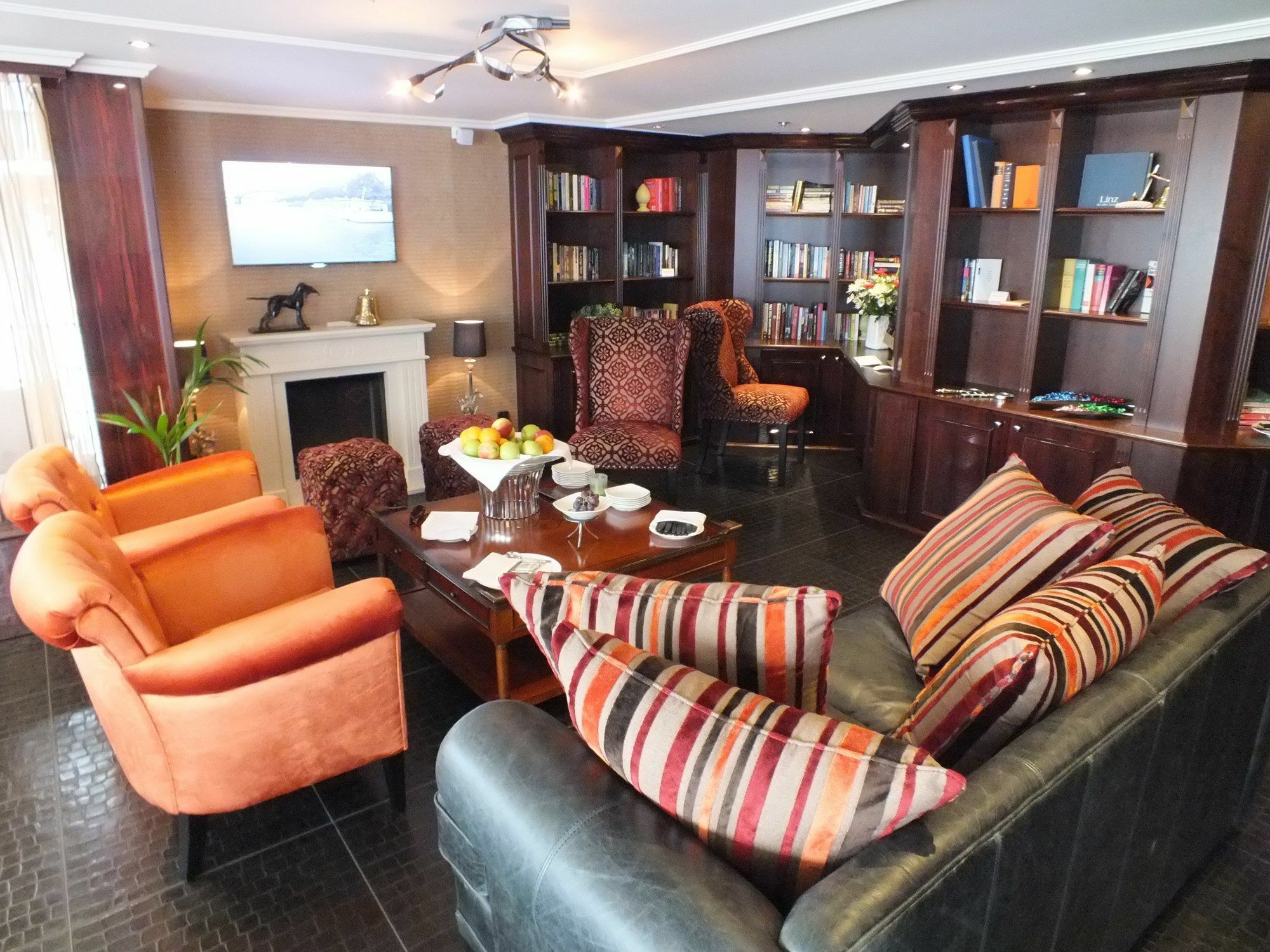 Hotel Crossgates Hotelship 4 Star - Altstadt - 3*